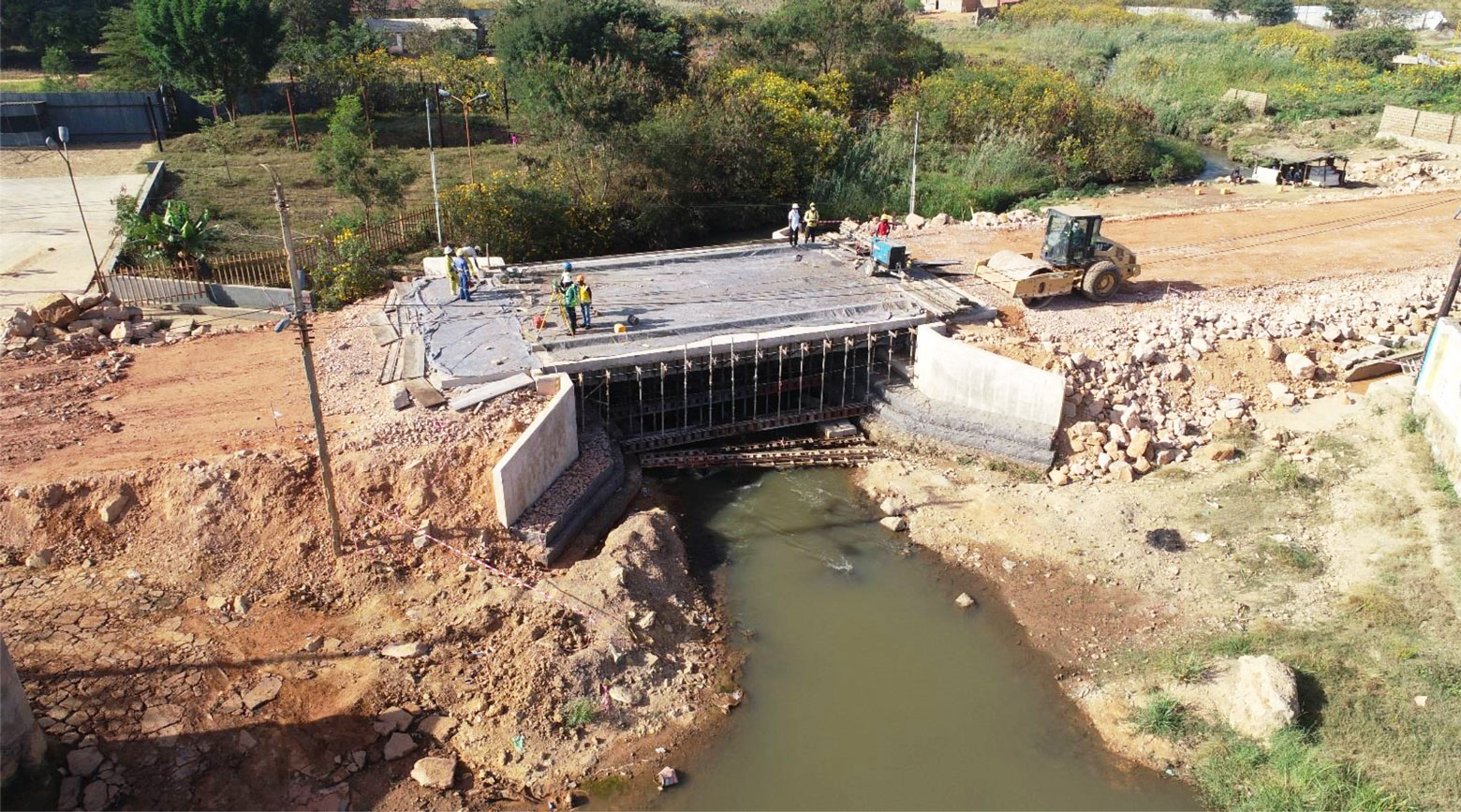 Building Kabulameshi bridge, Lubumbashi
