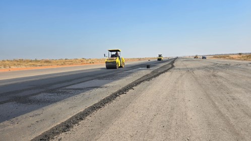Travaux de bitumage à l'aéroport de Kolwezi en RD Congo