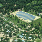 Vue aérienne de la centrale solaire de Manono