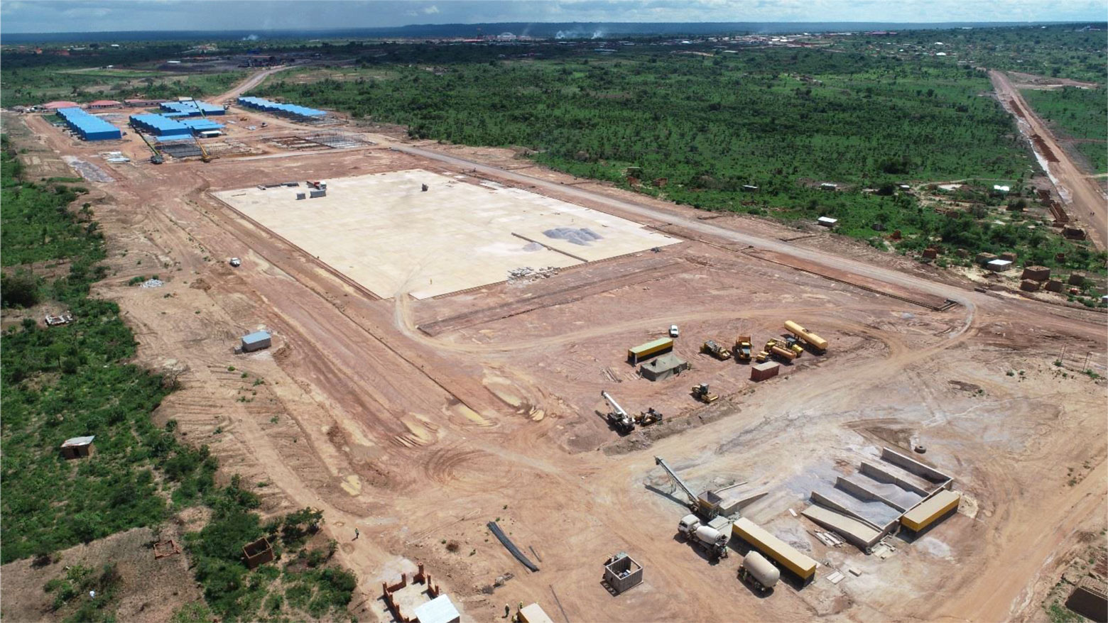 Travaux de construction du Centre de Négoce par le Groupe Forrest.