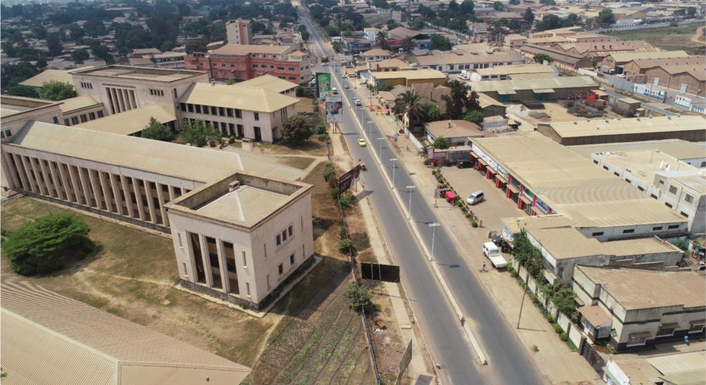 L'avenue Lumumba et le lycée Kiwele en 2020