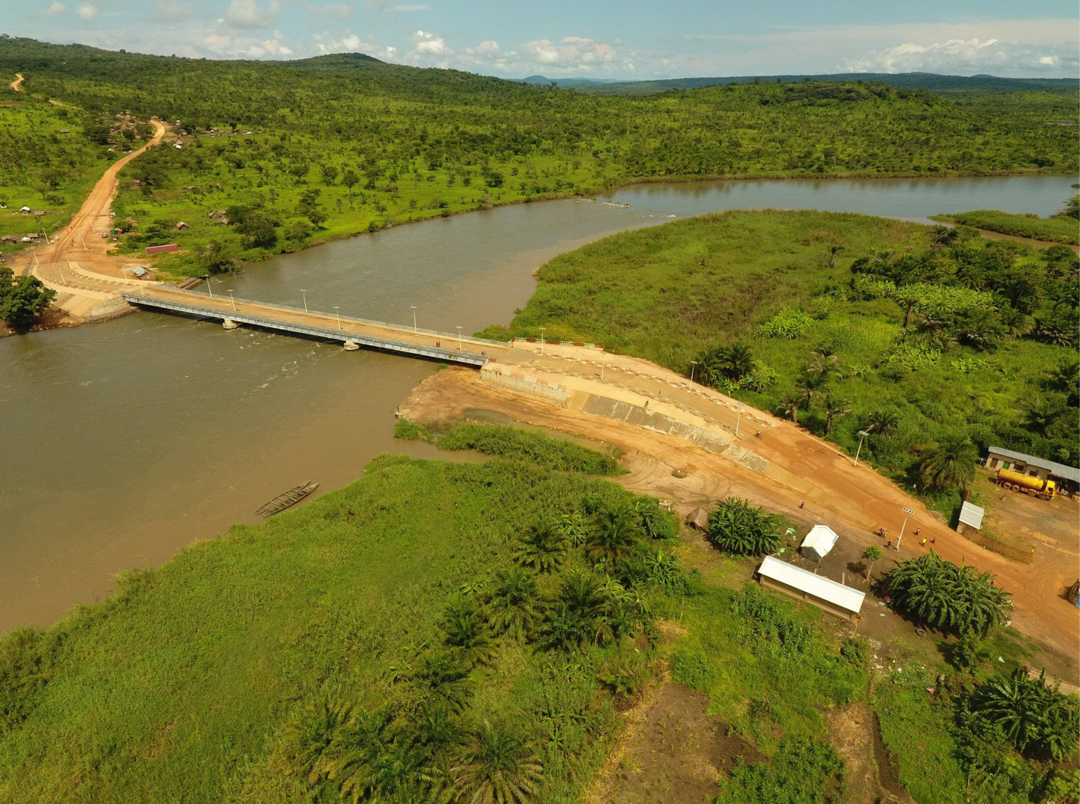 Construction d'un pont de 600 mètres qui enjambe la vallée de Msikaba
