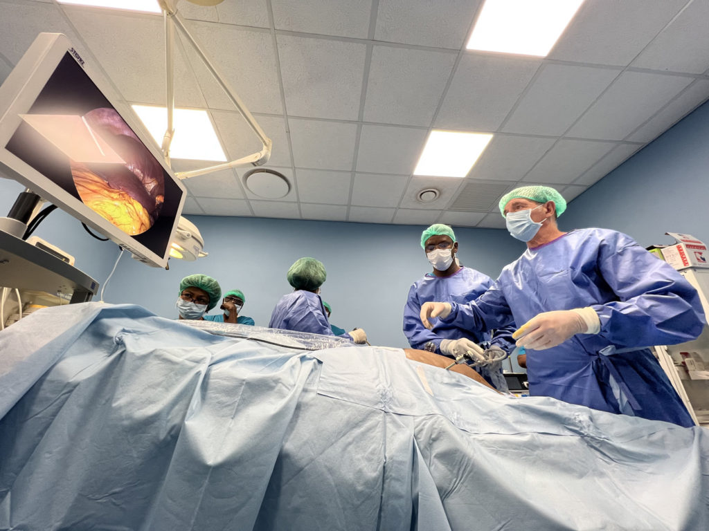 Opération de laparoscopie au CMC