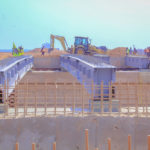 Pose de caissons UNIBRIDGE lors de la construction de l'échangeur de Kolwezi