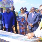 Le Président Félix Tshisekedi, le Premier Ministre et la Gouverneur du Lualaba sur le chantier de l'échangeur de Kolwezi
